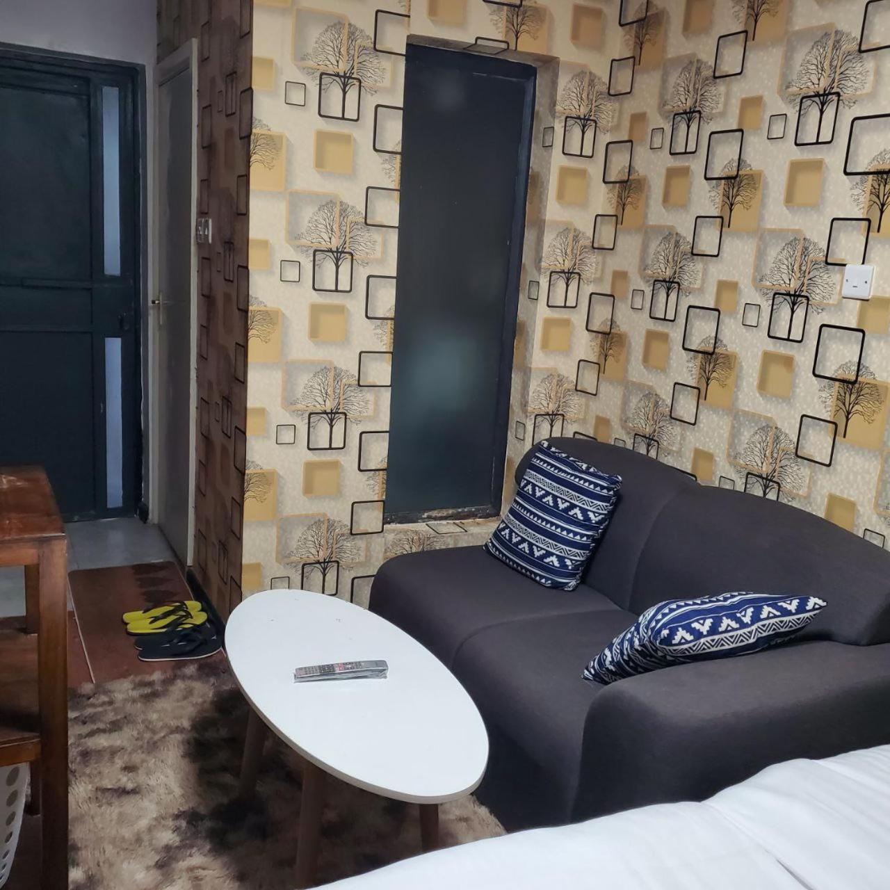 Ferienwohnung Lovely & Cozy Compact Studio Near Airport With Rooftop View Nairobi Exterior foto
